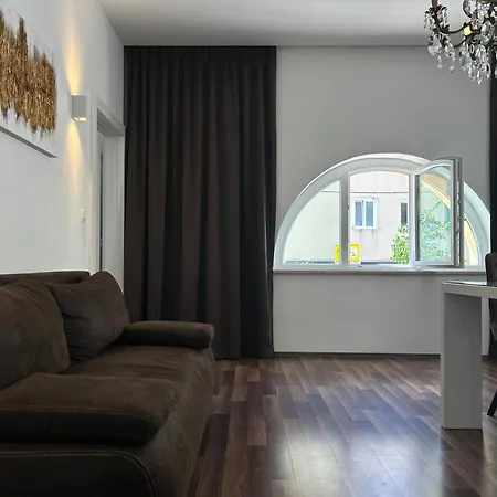 Marton & Martinis Superior - Spacious One-room - Excellent Location Within Walking Distance Of Diocletian's Palace And Bacvice - The Restaurants Within Walking Distance Lejlighed