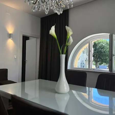 Marton & Martinis Superior - Spacious One-room - Excellent Location Within Walking Distance Of Diocletian's Palace And Bacvice - The Restaurants Within Walking Distance *