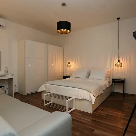 Lejlighed Marton & Martinis Superior - Spacious One-room - Excellent Location Within Walking Distance Of Diocletian's Palace And Bacvice - The Restaurants Within Walking Distance *