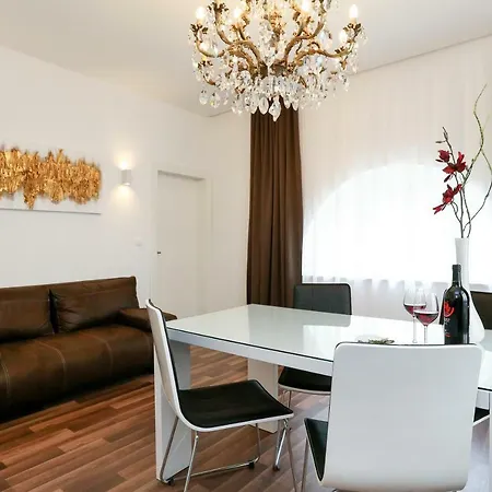 Marton & Martinis Superior - Spacious One-room - Excellent Location Within Walking Distance Of Diocletian's Palace And Bacvice - The Restaurants Within Walking Distance * Split