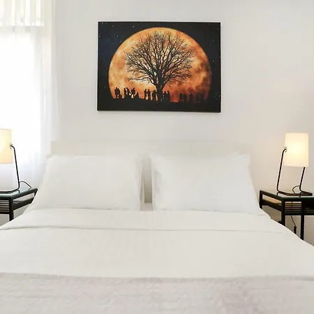 Marton & Martinis Superior - Spacious One-room - Excellent Location Within Walking Distance Of Diocletian's Palace And Bacvice - The Restaurants Within Walking Distance Split