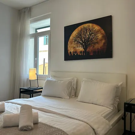 Marton & Martinis Superior - Spacious One-room - Excellent Location Within Walking Distance Of Diocletian's Palace And Bacvice - The Restaurants Within Walking Distance Apartmán *