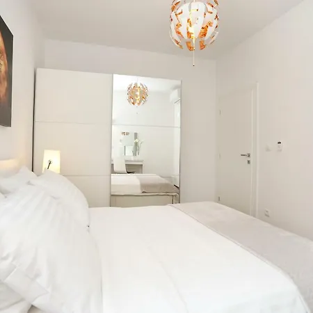 Apartmán Marton & Martinis Superior - Spacious One-room - Excellent Location Within Walking Distance Of Diocletian's Palace And Bacvice - The Restaurants Within Walking Distance