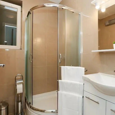 Marton & Martinis Superior - Spacious One-room - Excellent Location Within Walking Distance Of Diocletian's Palace And Bacvice - The Restaurants Within Walking Distance Apartmán *