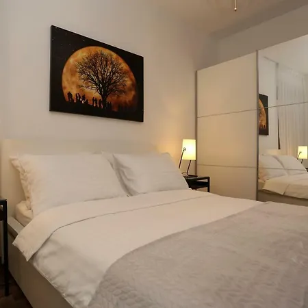 Apartmán Marton & Martinis Superior - Spacious One-room - Excellent Location Within Walking Distance Of Diocletian's Palace And Bacvice - The Restaurants Within Walking Distance