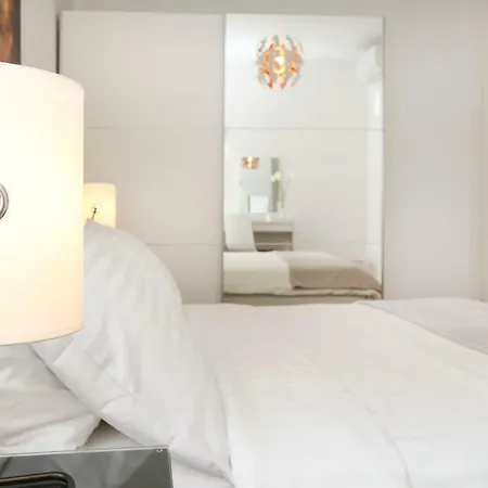 Apartman Marton & Martinis Superior - Spacious One-room - Excellent Location Within Walking Distance Of Diocletian's Palace And Bacvice - The Restaurants Within Walking Distance Split