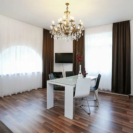 Marton & Martinis Superior - Spacious One-room - Excellent Location Within Walking Distance Of Diocletian's Palace And Bacvice - The Restaurants Within Walking Distance Apartman Split