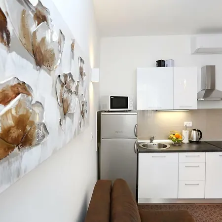 Apartmán Marton & Martinis Superior - Spacious One-room - Excellent Location Within Walking Distance Of Diocletian's Palace And Bacvice - The Restaurants Within Walking Distance *