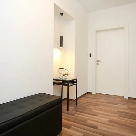 Apartman Marton & Martinis Superior - Spacious One-room - Excellent Location Within Walking Distance Of Diocletian's Palace And Bacvice - The Restaurants Within Walking Distance