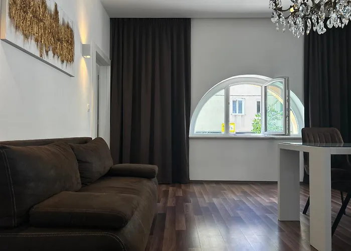 Marton & Martinis Superior - Spacious One-room - Excellent Location Within Walking Distance Of Diocletian's Palace And Bacvice - The Restaurants Within Walking Distance Lägenhet