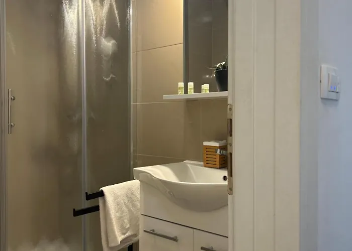 Lägenhet Marton & Martinis Superior - Spacious One-room - Excellent Location Within Walking Distance Of Diocletian's Palace And Bacvice - The Restaurants Within Walking Distance