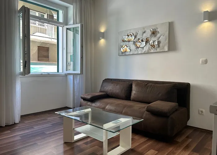 Marton & Martinis Superior - Spacious One-room - Excellent Location Within Walking Distance Of Diocletian's Palace And Bacvice - The Restaurants Within Walking Distance * Split