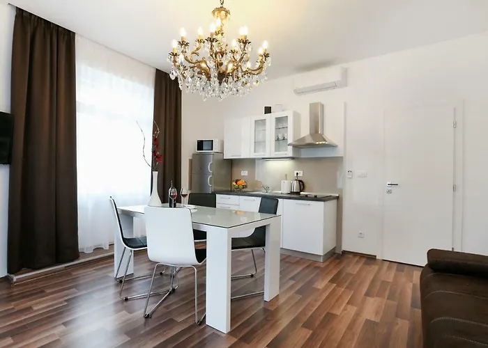 Lägenhet Marton & Martinis Superior - Spacious One-room - Excellent Location Within Walking Distance Of Diocletian's Palace And Bacvice - The Restaurants Within Walking Distance *