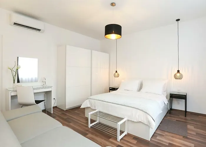 Lägenhet Marton & Martinis Superior - Spacious One-room - Excellent Location Within Walking Distance Of Diocletian's Palace And Bacvice - The Restaurants Within Walking Distance *