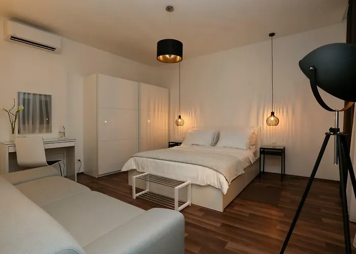 Lägenhet Marton & Martinis Superior - Spacious One-room - Excellent Location Within Walking Distance Of Diocletian's Palace And Bacvice - The Restaurants Within Walking Distance *