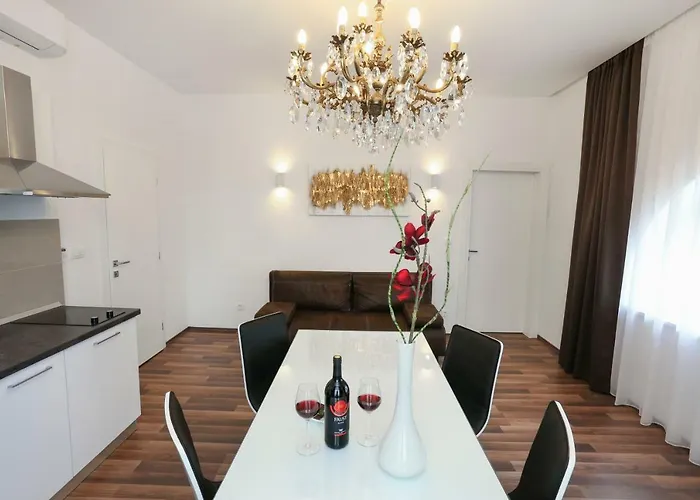 Marton & Martinis Superior - Spacious One-room - Excellent Location Within Walking Distance Of Diocletian's Palace And Bacvice - The Restaurants Within Walking Distance *
