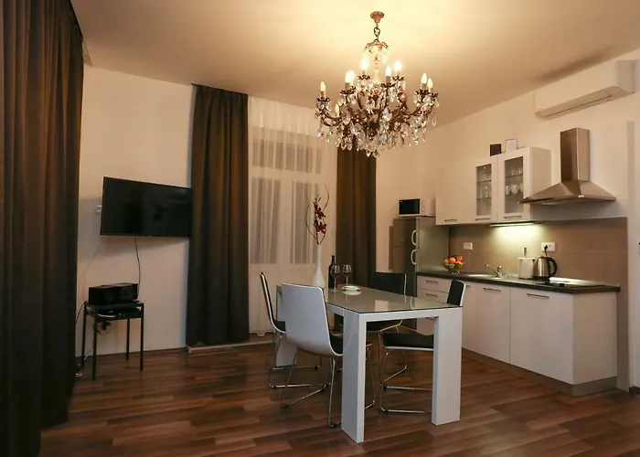 Marton & Martinis Superior - Spacious One-room - Excellent Location Within Walking Distance Of Diocletian's Palace And Bacvice - The Restaurants Within Walking Distance Lägenhet