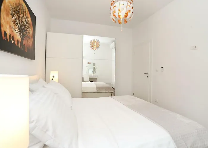 Lägenhet Marton & Martinis Superior - Spacious One-room - Excellent Location Within Walking Distance Of Diocletian's Palace And Bacvice - The Restaurants Within Walking Distance