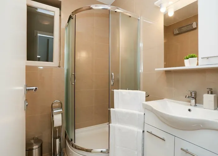 Marton & Martinis Superior - Spacious One-room - Excellent Location Within Walking Distance Of Diocletian's Palace And Bacvice - The Restaurants Within Walking Distance Lägenhet *