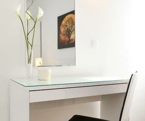 Marton & Martinis Superior - Spacious One-room - Excellent Location Within Walking Distance Of Diocletian's Palace And Bacvice - The Restaurants Within Walking Distance Lägenhet Split