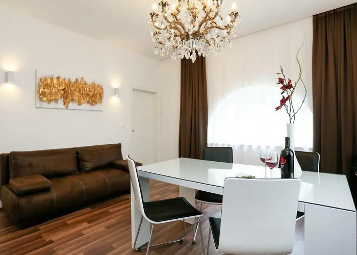 Marton & Martinis Superior - Spacious One-room - Excellent Location Within Walking Distance Of Diocletian's Palace And Bacvice - The Restaurants Within Walking Distance * Split