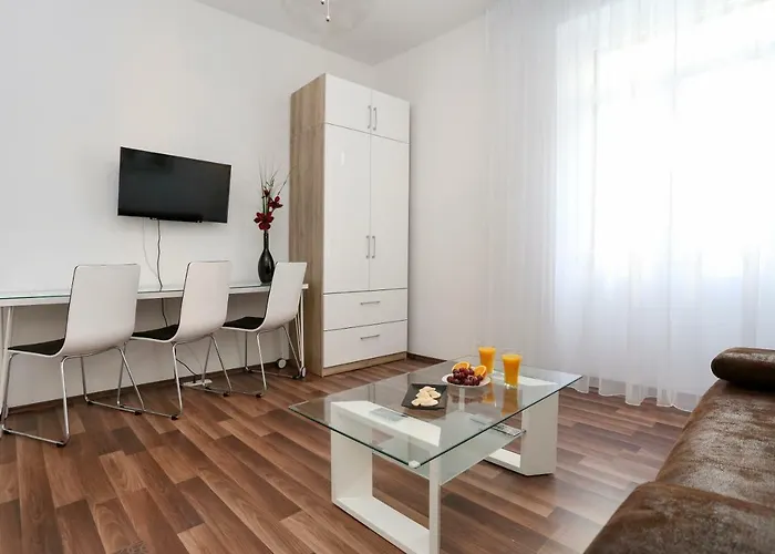 Marton & Martinis Superior - Spacious One-room - Excellent Location Within Walking Distance Of Diocletian's Palace And Bacvice - The Restaurants Within Walking Distance Lägenhet Split