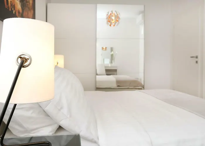 Lägenhet Marton & Martinis Superior - Spacious One-room - Excellent Location Within Walking Distance Of Diocletian's Palace And Bacvice - The Restaurants Within Walking Distance Split