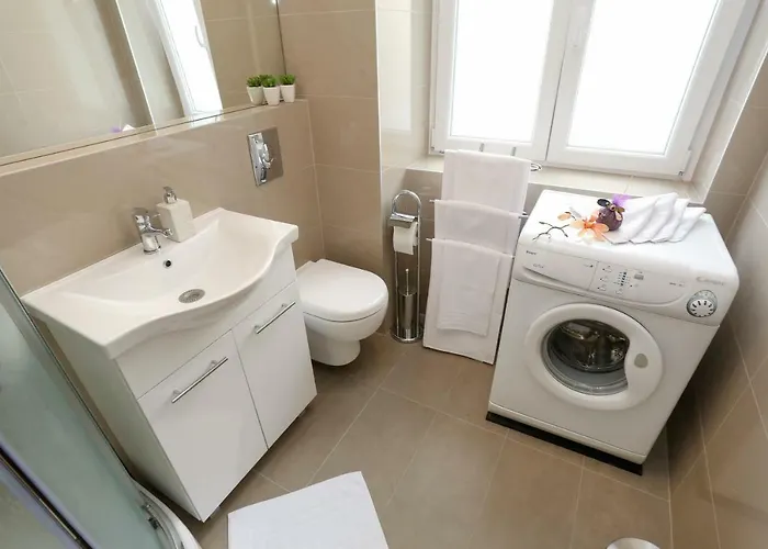 Marton & Martinis Superior - Spacious One-room - Excellent Location Within Walking Distance Of Diocletian's Palace And Bacvice - The Restaurants Within Walking Distance Lägenhet *