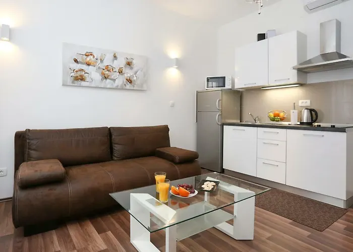 Lägenhet Marton & Martinis Superior - Spacious One-room - Excellent Location Within Walking Distance Of Diocletian's Palace And Bacvice - The Restaurants Within Walking Distance *