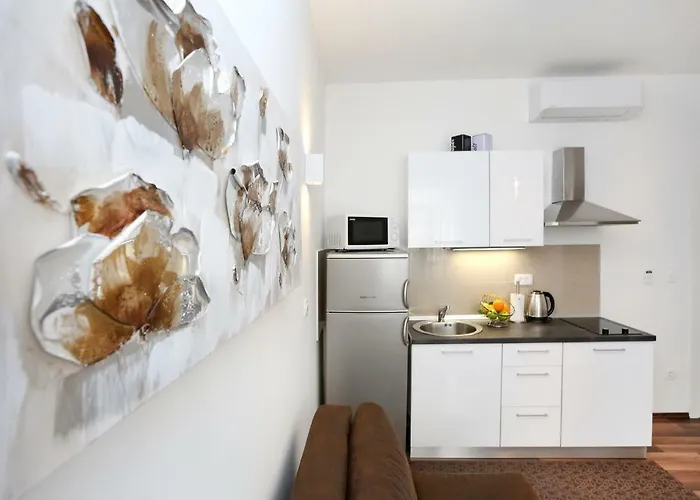 Lägenhet Marton & Martinis Superior - Spacious One-room - Excellent Location Within Walking Distance Of Diocletian's Palace And Bacvice - The Restaurants Within Walking Distance *