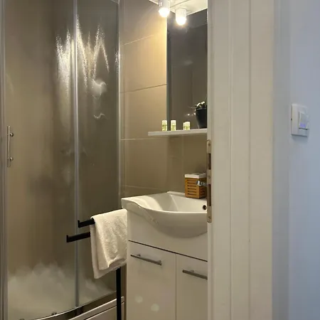 Apartment Marton & Martinis Superior - Spacious One-room - Excellent Location Within Walking Distance Of Diocletian's Palace And Bacvice - The Restaurants Within Walking Distance - Buralux