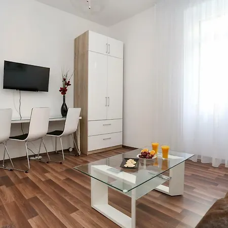 Marton & Martinis Superior - Spacious One-room - Excellent Location Within Walking Distance Of Diocletian's Palace And Bacvice - The Restaurants Within Walking Distance - Buralux Apartment Split
