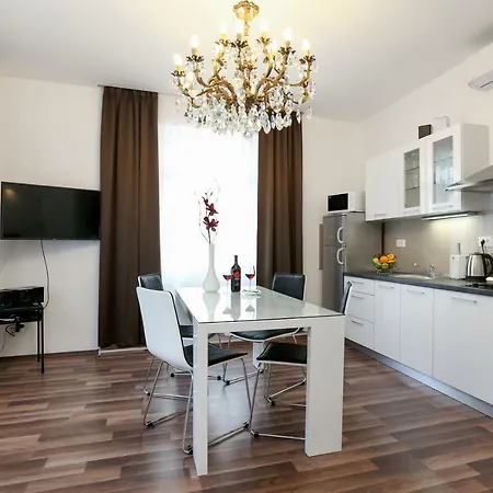 Marton & Martinis Superior - Spacious One-room - Excellent Location Within Walking Distance Of Diocletian's Palace And Bacvice - The Restaurants Within Walking Distance - Buralux Спліт