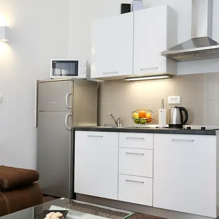 Marton & Martinis Superior - Spacious One-room - Excellent Location Within Walking Distance Of Diocletian's Palace And Bacvice - The Restaurants Within Walking Distance 스플리트