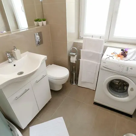 Marton & Martinis Superior - Spacious One-room - Excellent Location Within Walking Distance Of Diocletian's Palace And Bacvice - The Restaurants Within Walking Distance 아파트 *