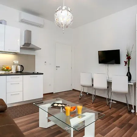 Marton & Martinis Superior - Spacious One-room - Excellent Location Within Walking Distance Of Diocletian's Palace And Bacvice - The Restaurants Within Walking Distance - Buralux Split