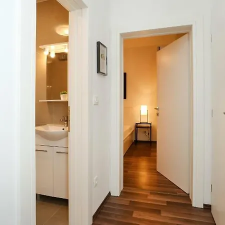 Marton & Martinis Superior - Spacious One-room - Excellent Location Within Walking Distance Of Diocletian's Palace And Bacvice - The Restaurants Within Walking Distance - Buralux Apartamento *