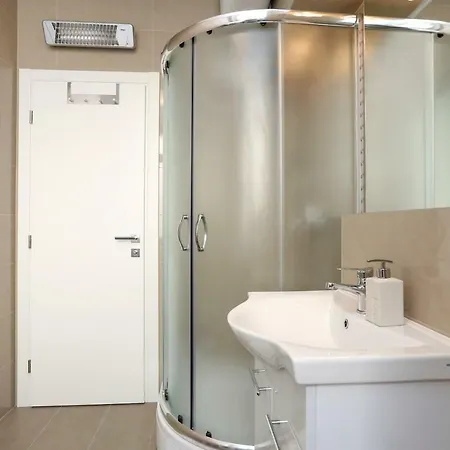 Apartment Marton & Martinis Superior - Spacious One-room - Excellent Location Within Walking Distance Of Diocletian's Palace And Bacvice - The Restaurants Within Walking Distance - Buralux