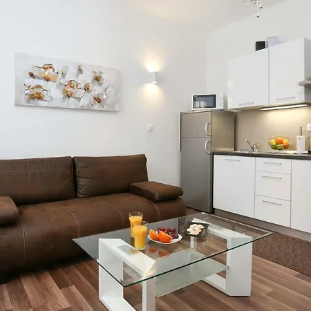 Apartmán Marton & Martinis Superior - Spacious One-room - Excellent Location Within Walking Distance Of Diocletian's Palace And Bacvice - The Restaurants Within Walking Distance - Buralux *