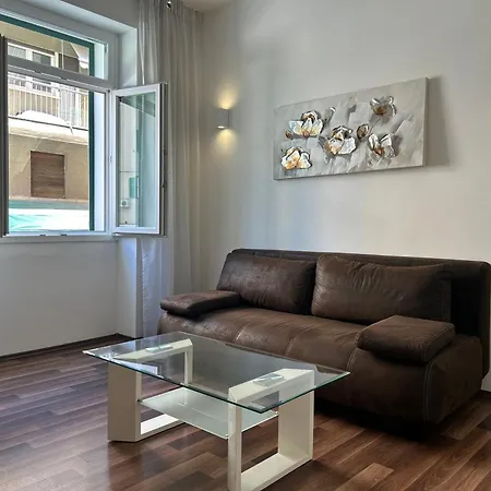 Marton & Martinis Superior - Spacious One-room - Excellent Location Within Walking Distance Of Diocletian's Palace And Bacvice - The Restaurants Within Walking Distance * Split