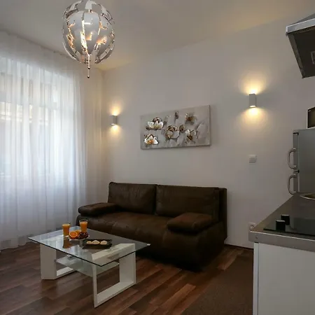 Marton & Martinis Superior - Spacious One-room - Excellent Location Within Walking Distance Of Diocletian's Palace And Bacvice - The Restaurants Within Walking Distance