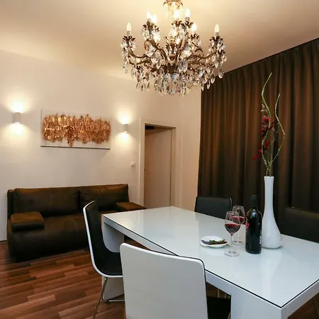 Apartament Marton & Martinis Superior - Spacious One-room - Excellent Location Within Walking Distance Of Diocletian's Palace And Bacvice - The Restaurants Within Walking Distance Split